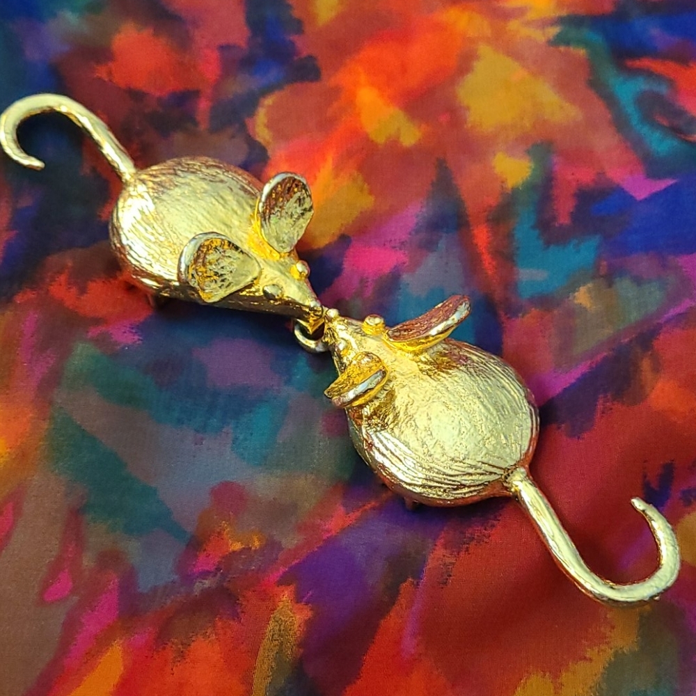 Vintage Figural Belt Accessory Signed